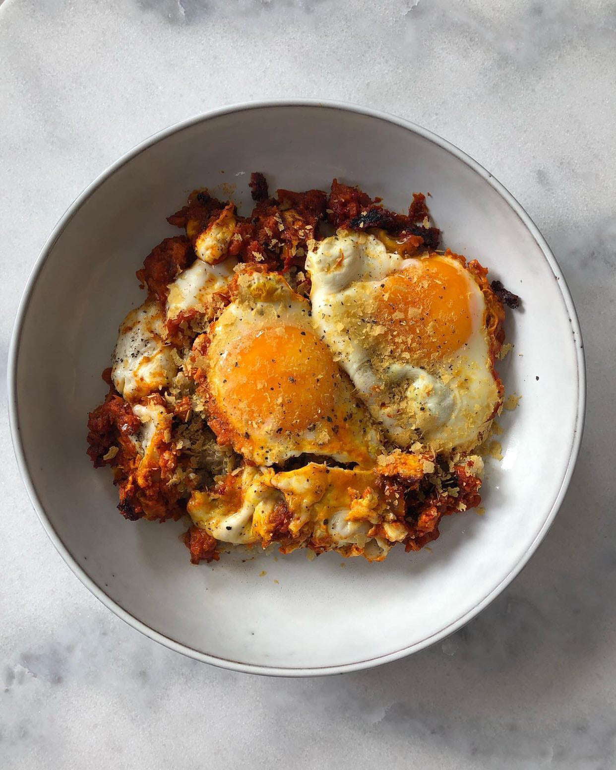 Shakshuka med saffran, buffelmozzarella och quinoa